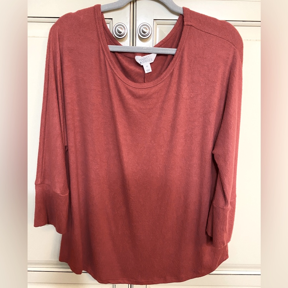 Market spruce top. Light sweater material. Gorgeous Pumpkin color Sz XXL